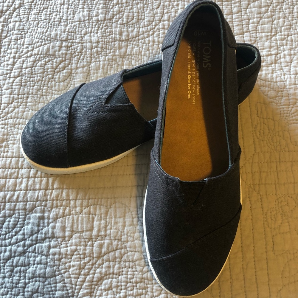 Toms women’s black sneaker